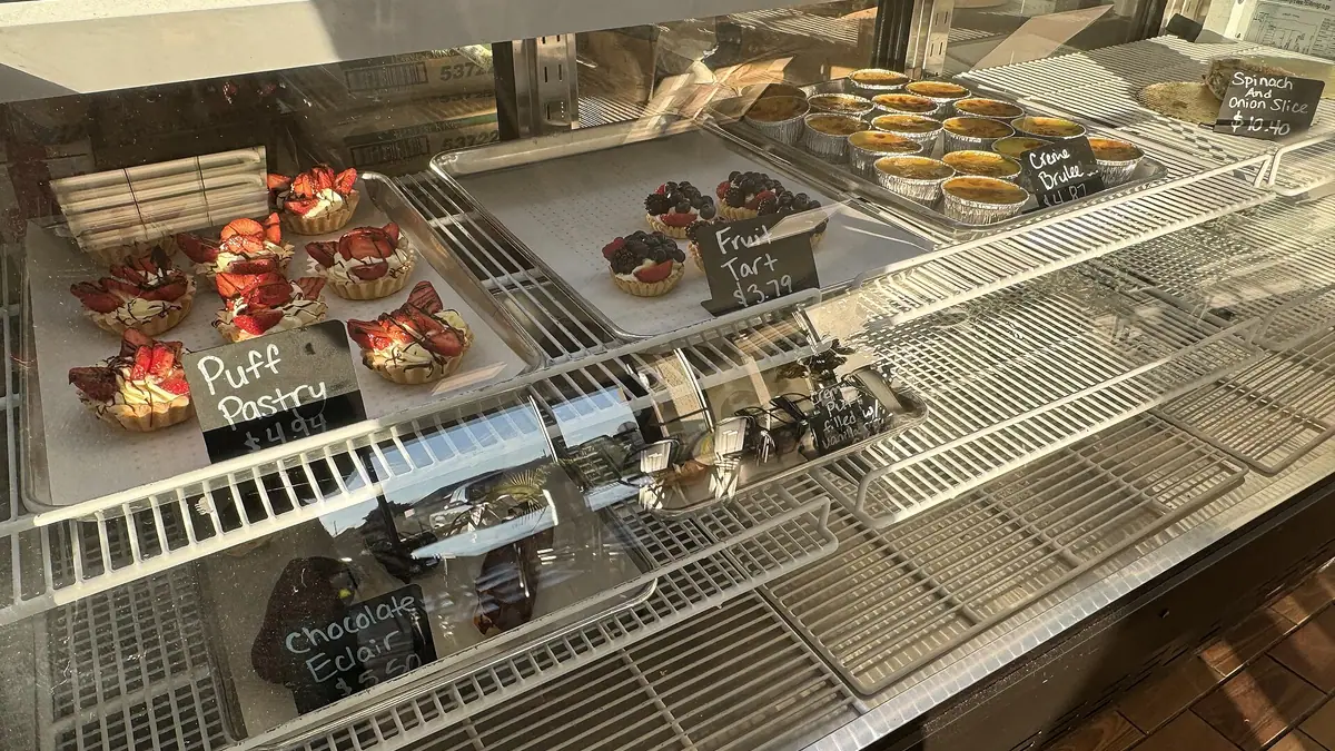 Cakes and Cream Upper Dock St – patisserie in Newport town centre